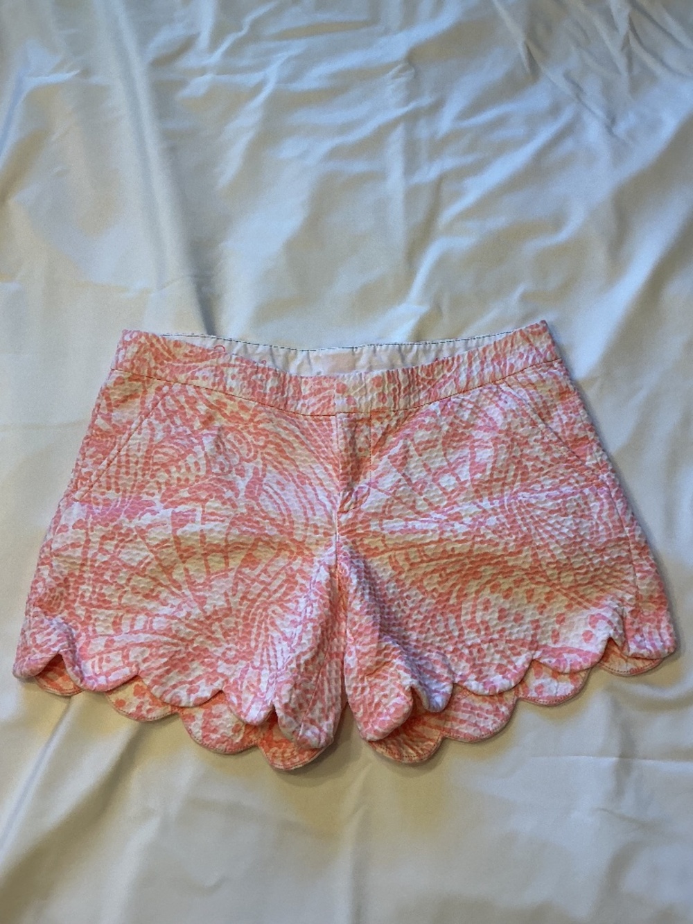 LILLY PULITZER The Buttercup Short Scallop Hem (size: 4)